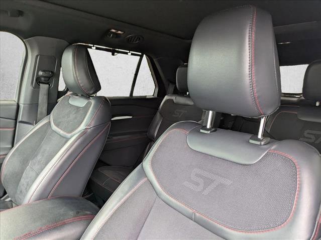 Used 2025 Ford Explorer ST AWD/4WD image 5