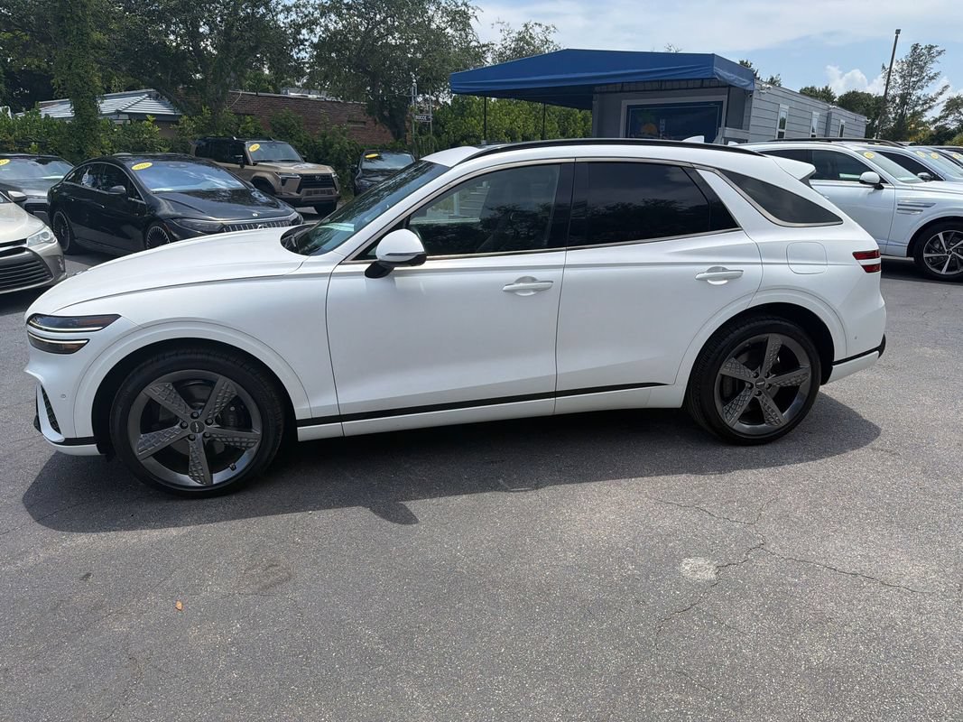 Used 2023 Genesis GV70 2.5T w/ Sport Prestige Package AWD/4WD image 3