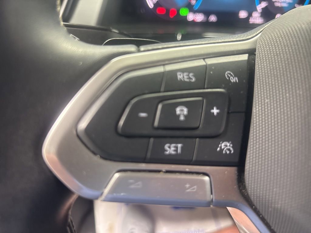 Used 2025 Volkswagen Atlas Cross Sport SE AWD/4WD image 22