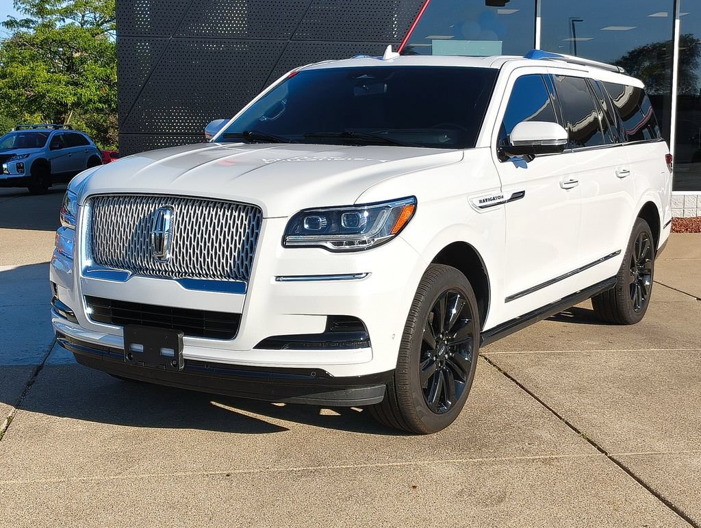 Used 2024 Lincoln Navigator L Reserve w/ Equipment Group 201A AWD/4WD image 1