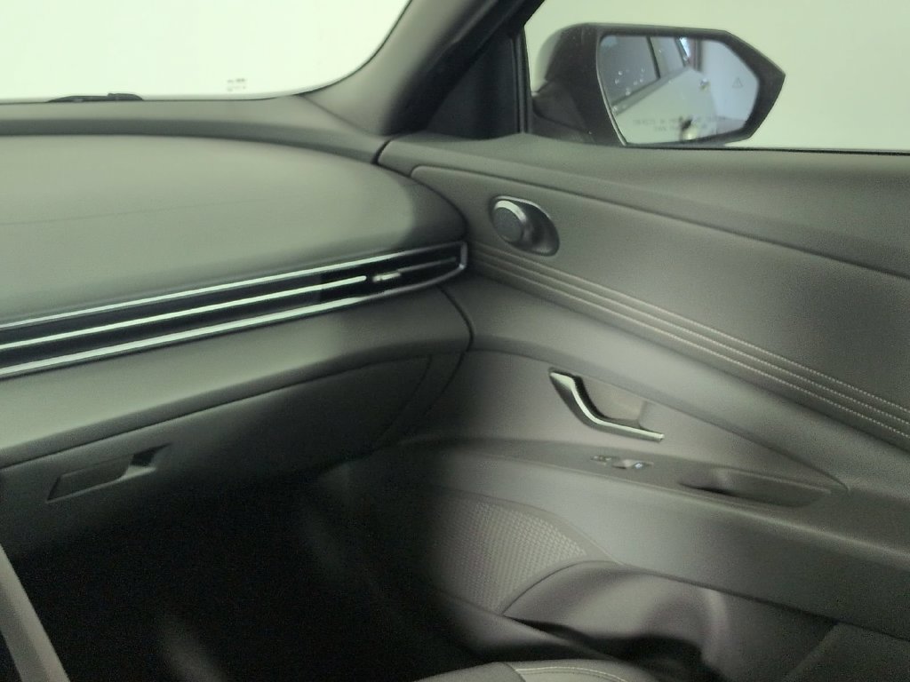 Used 2025 Hyundai Elantra Sport FWD image 23