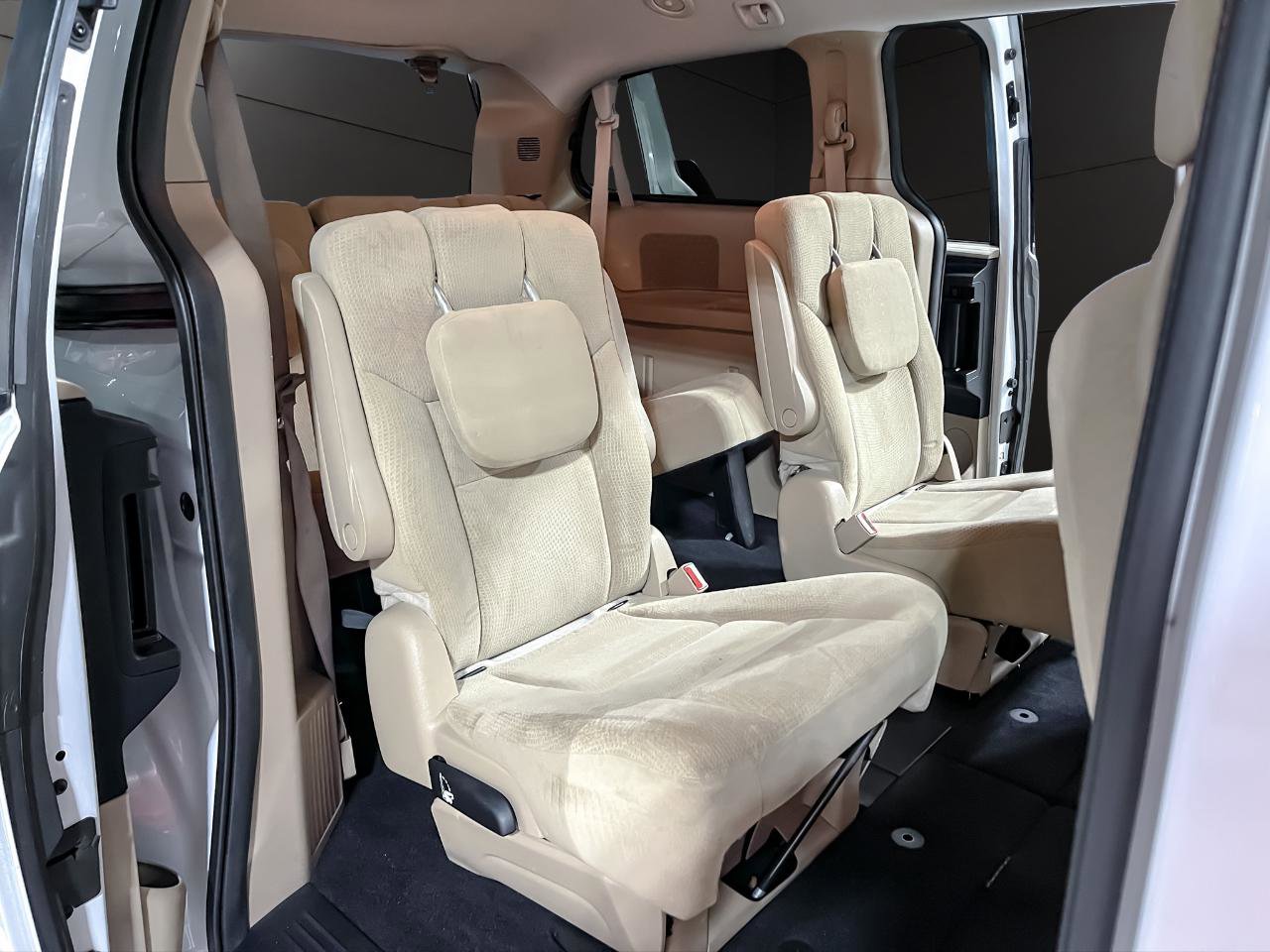 Used 2016 Dodge Grand Caravan SXT image 19