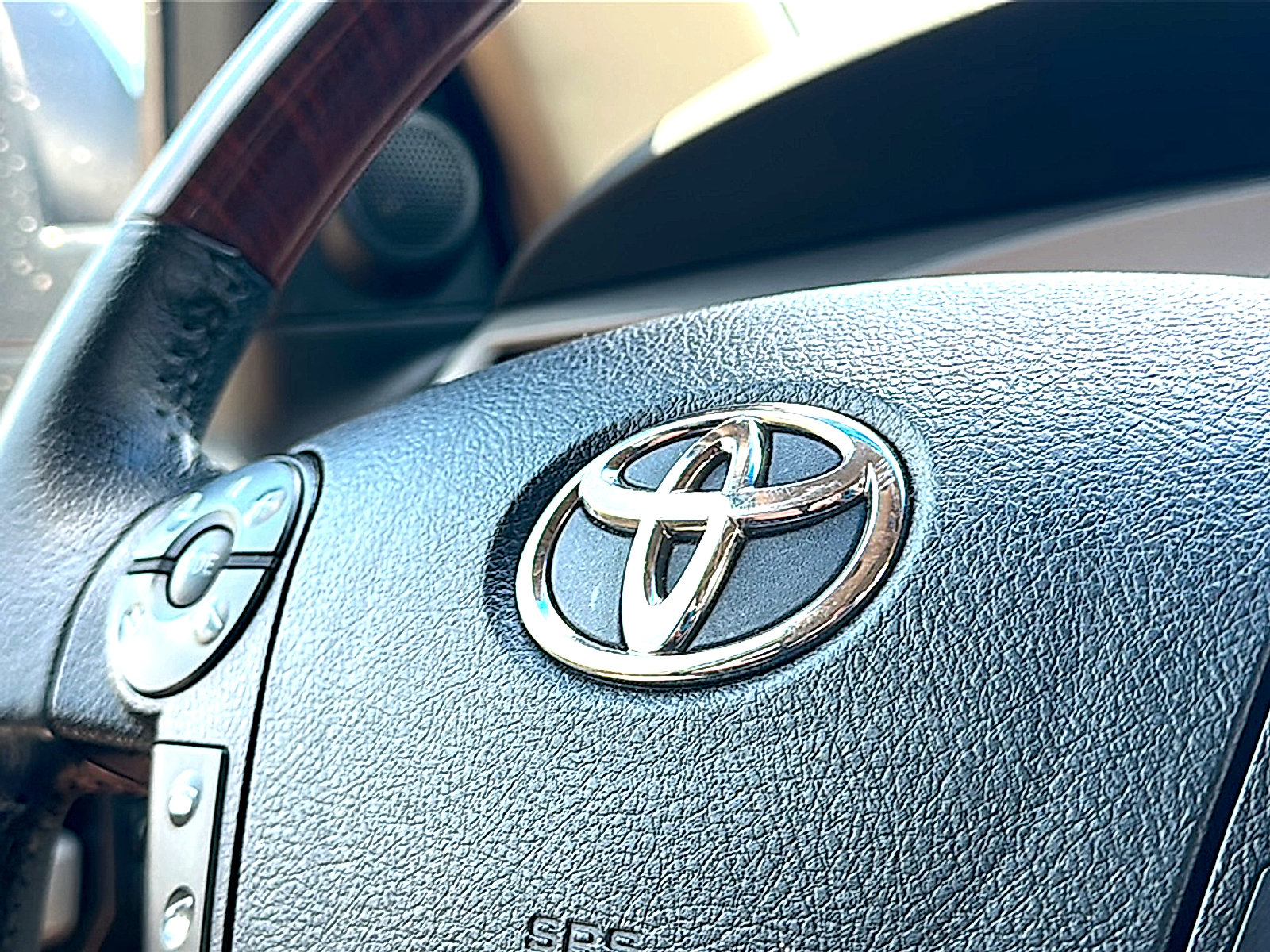 Used 2013 Toyota Sequoia Platinum RWD image 34
