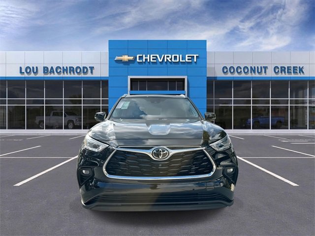 Used 2023 Toyota Highlander Limited image 3