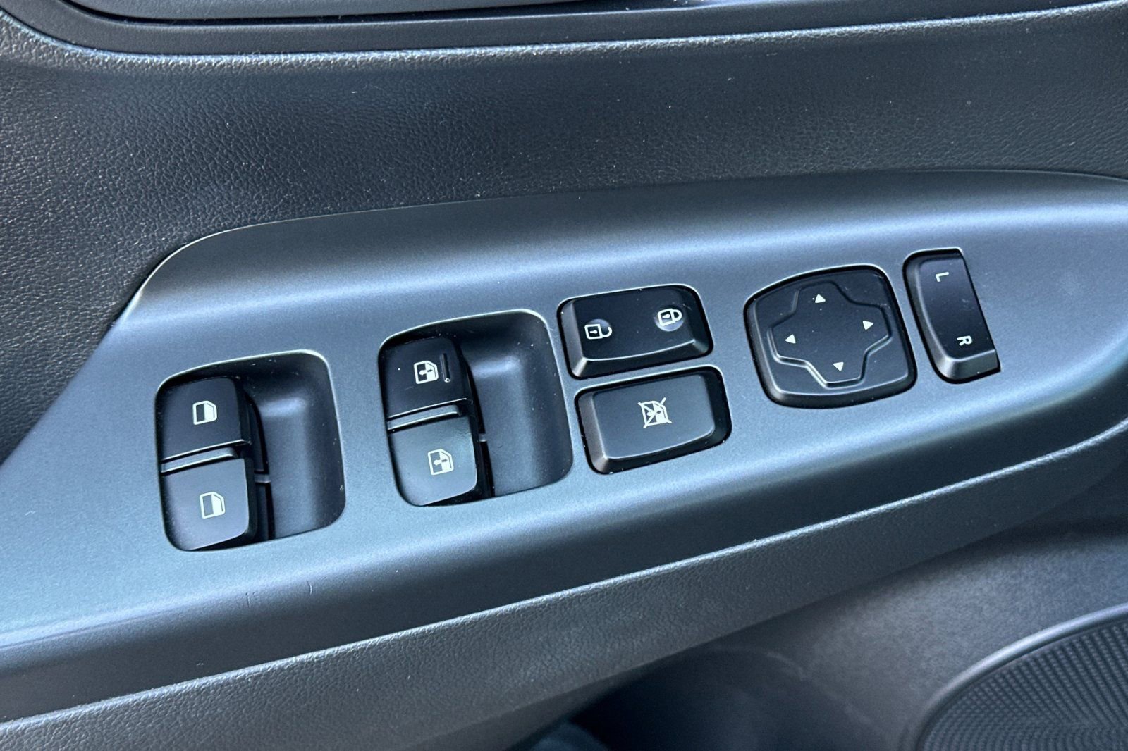 Used 2018 Hyundai Kona SEL w/ SEL Tech Package 02 FWD image 12