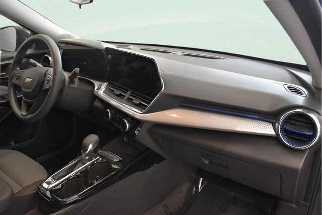 Used 2025 Chevrolet Trax LT FWD image 18