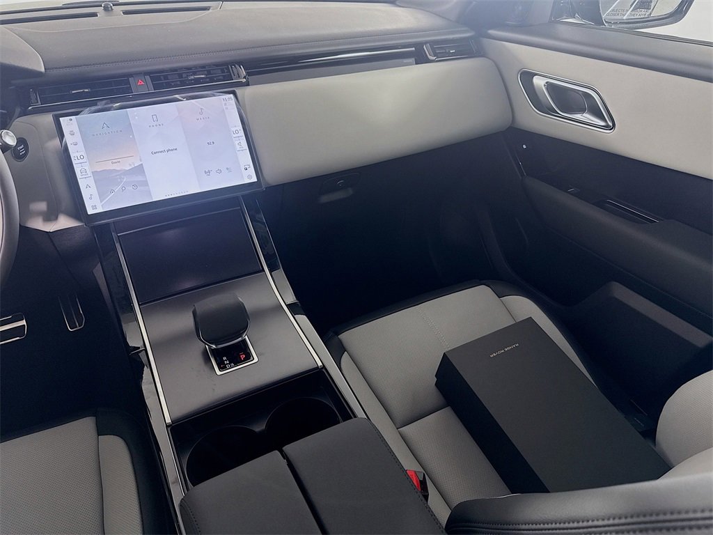 New 2026 Land Rover Range Rover Velar Dynamic SE image 23