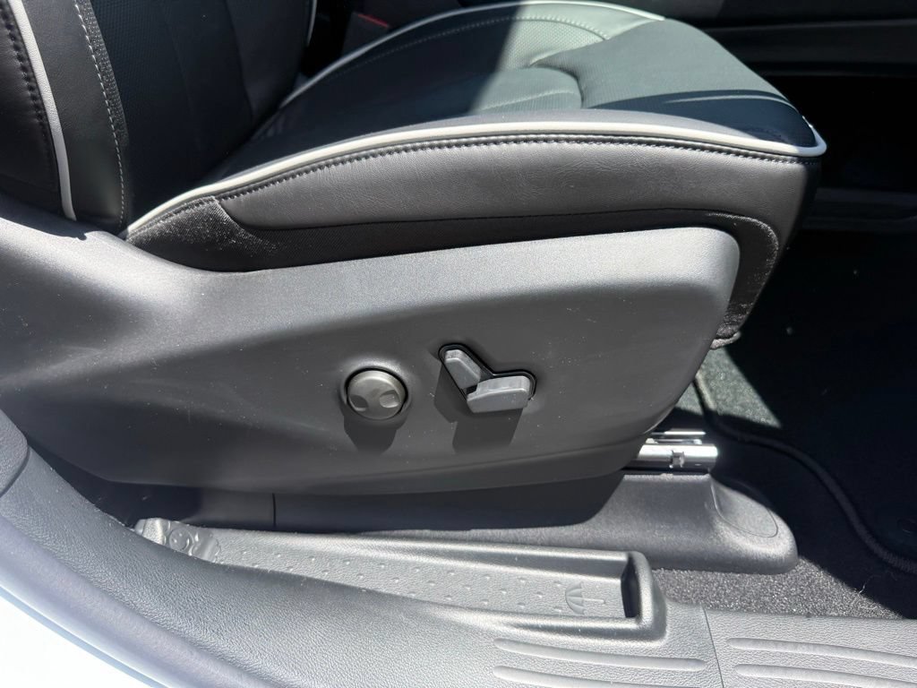 New 2027 Chrysler Pacifica Limited w/ Family Tech Group FWD image 63