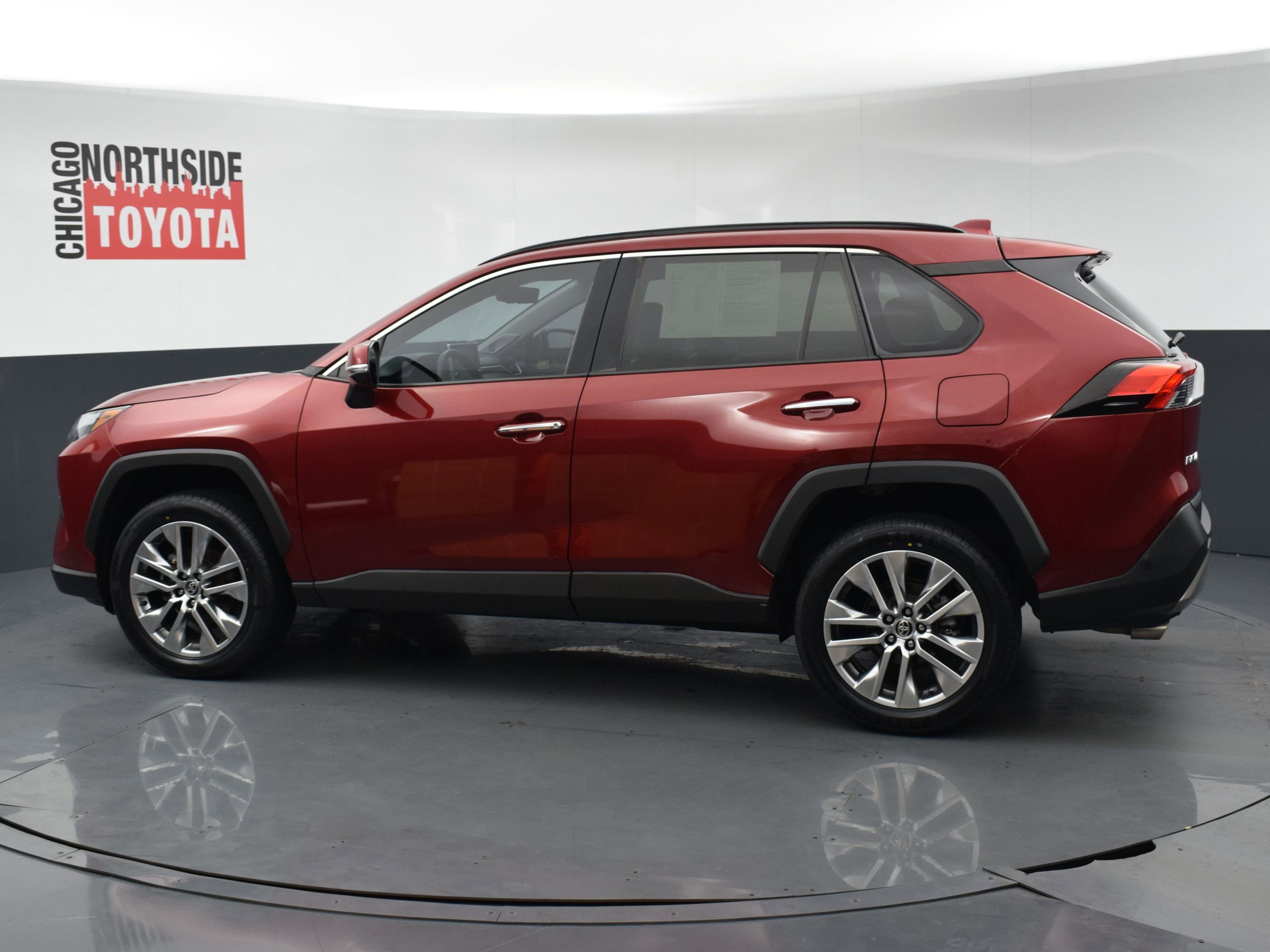 Used 2022 Toyota RAV4 Limited AWD/4WD image 2