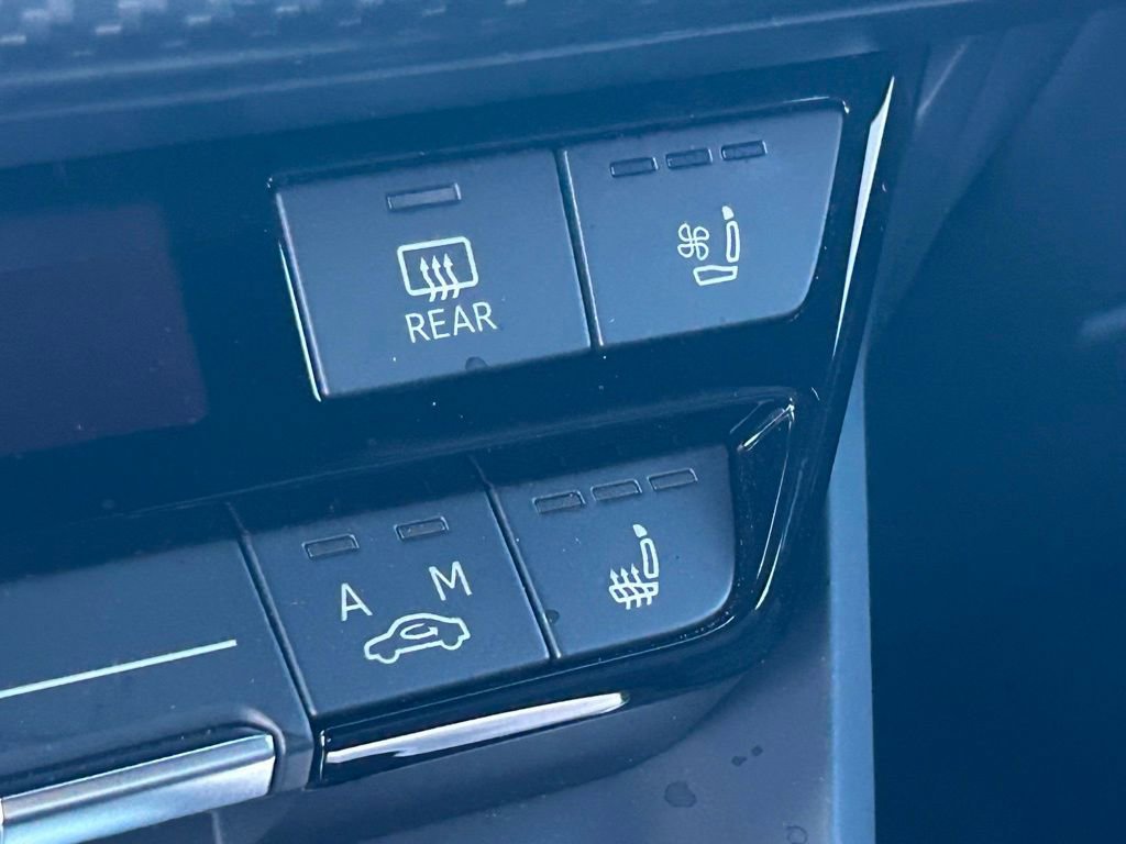 Used 2023 Audi RS e-tron GT w/ Carbon Performance Package image 40