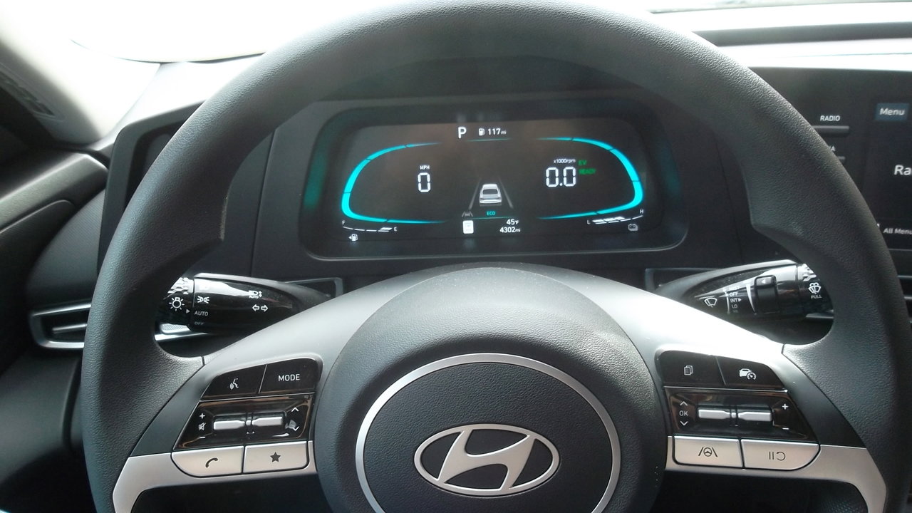 Used 2025 Hyundai Elantra Blue image 8