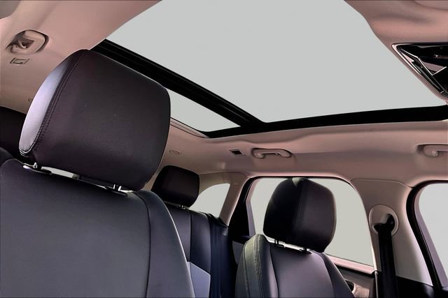 Used 2025 Land Rover Range Rover Velar Dynamic SE AWD/4WD image 25