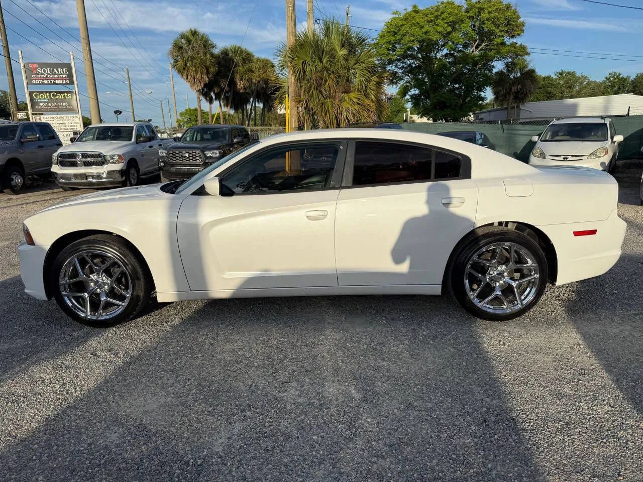Used 2014 Dodge Charger SE RWD image 2