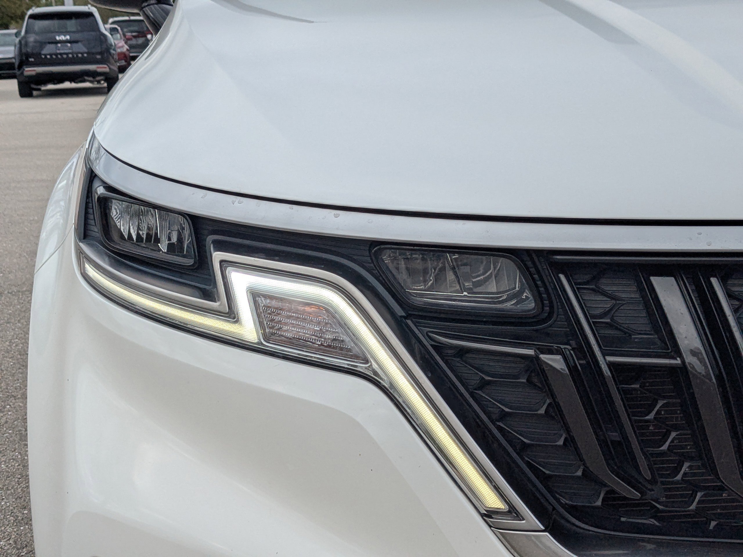 Used 2024 Kia Carnival LX image 10