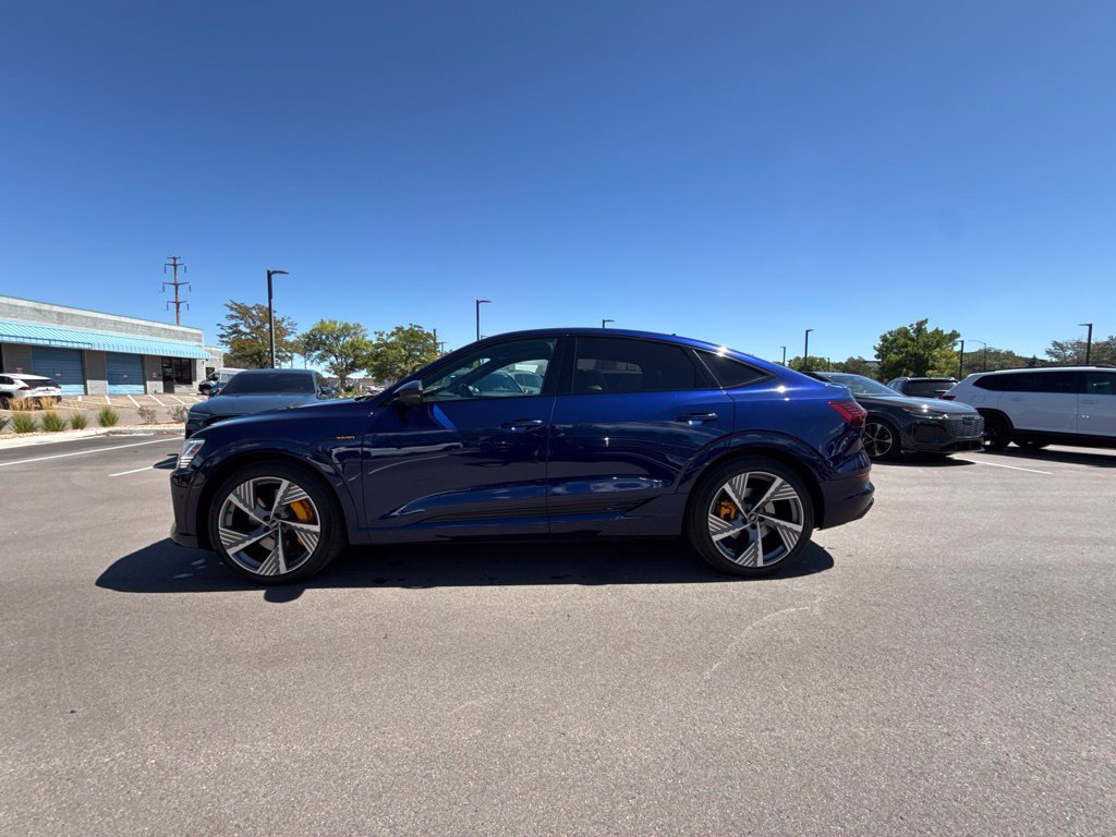 Used 2022 Audi e-tron Prestige AWD/4WD image 2