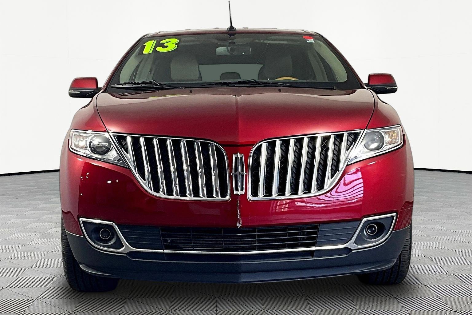 Used 2013 Lincoln MKX FWD image 2