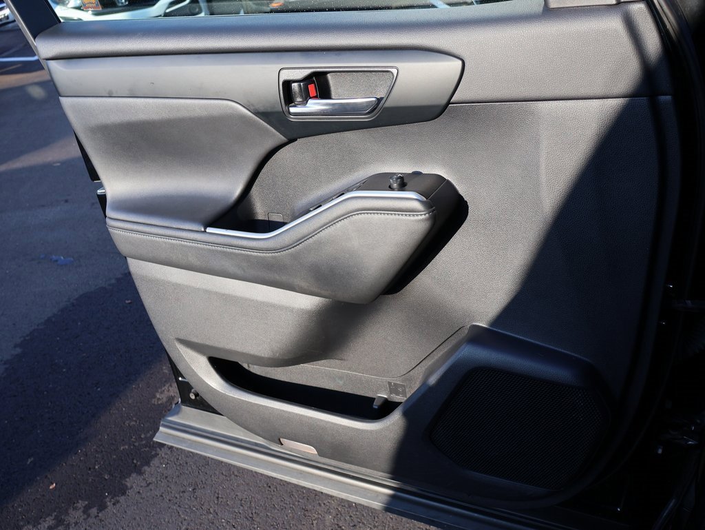 Used 2020 Toyota Highlander XLE image 35