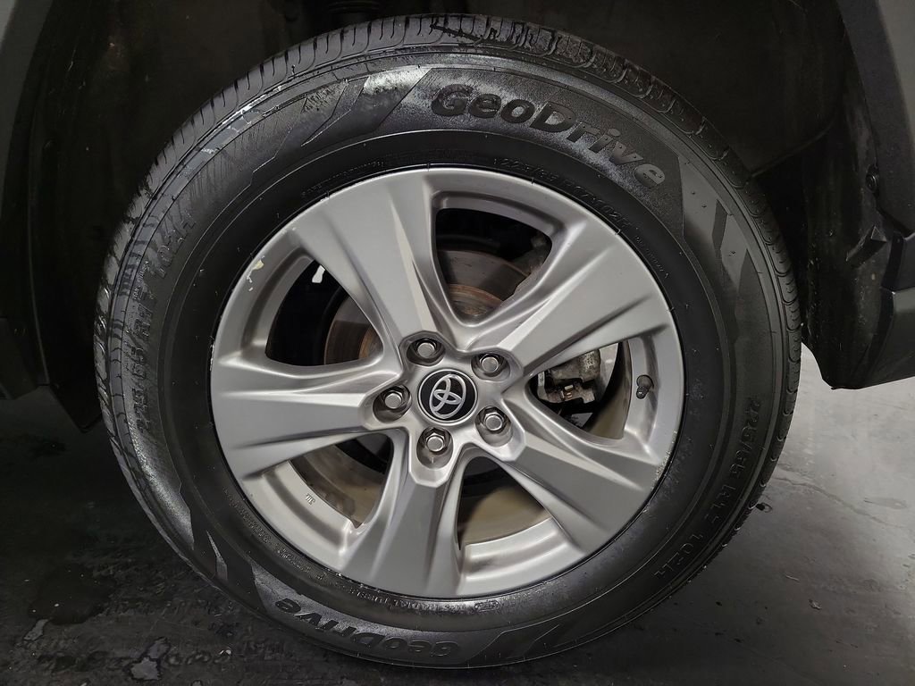 Used 2024 Toyota RAV4 XLE AWD/4WD image 10