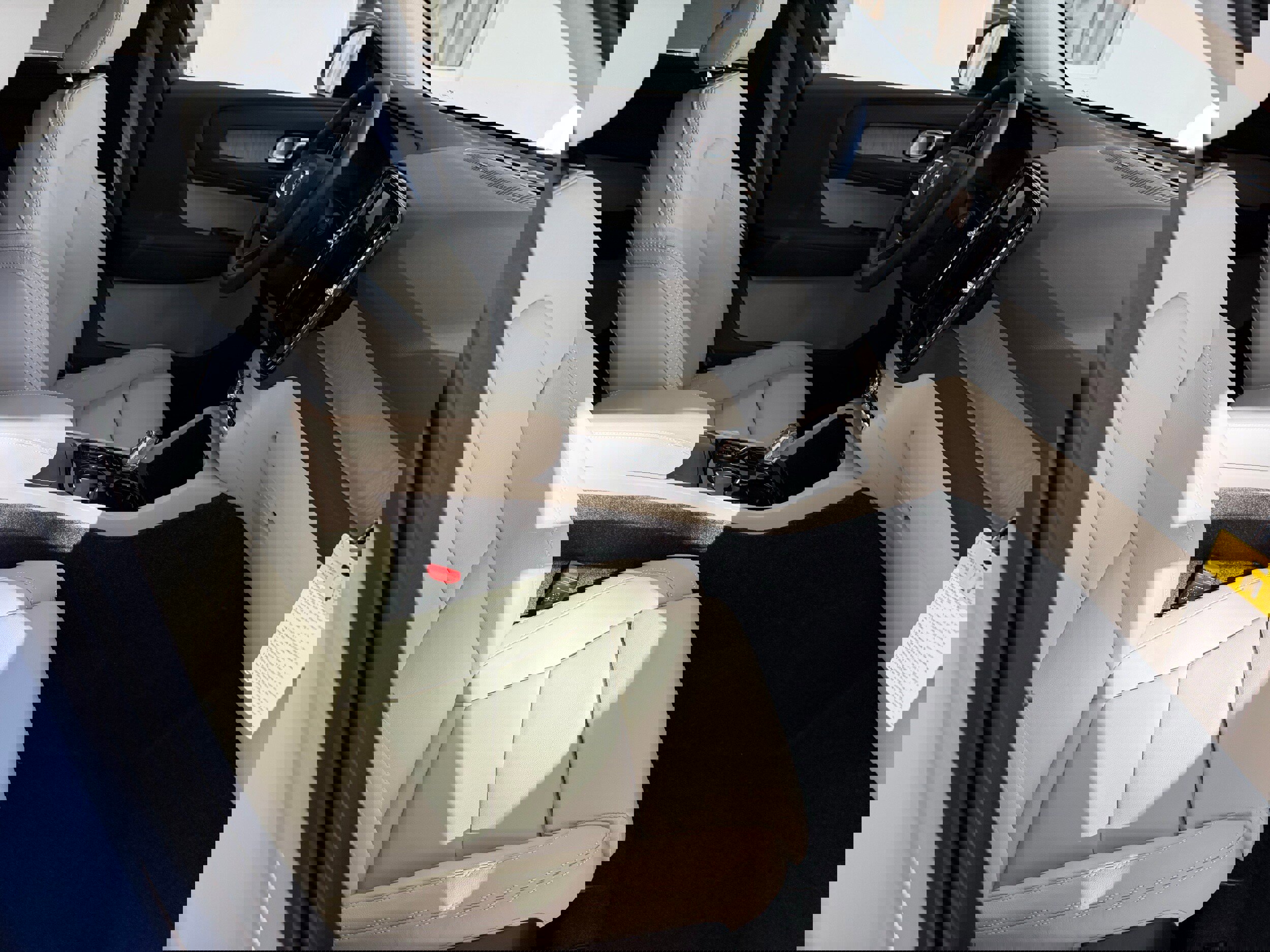 New 2026 Volvo XC40 B5 Ultra w/ Protection Package Premier image 26