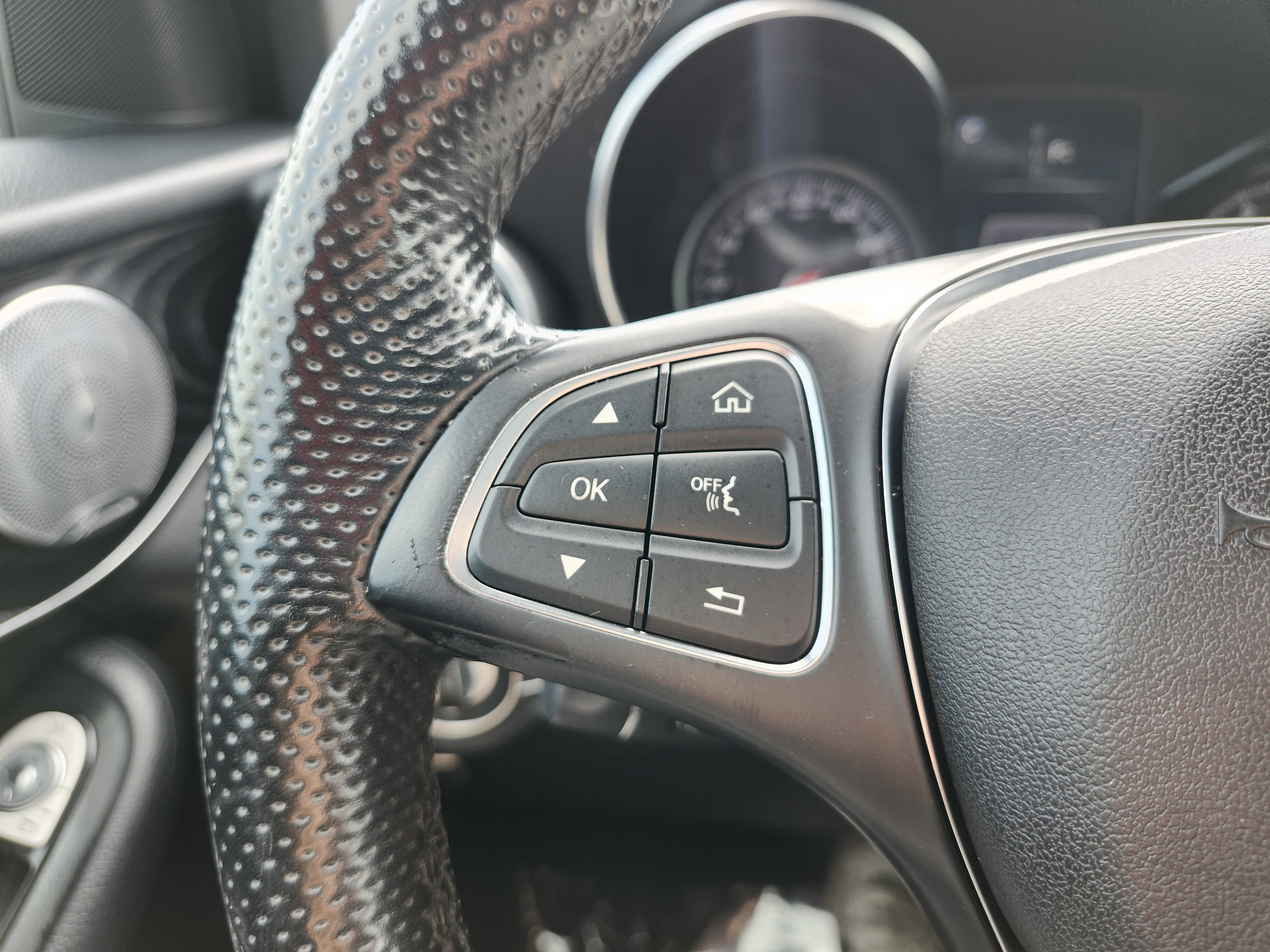 Used 2018 Mercedes-Benz GLC 300 4MATIC w/ Multimedia Package image 37