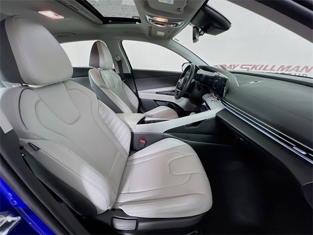 Used 2024 Hyundai Elantra Limited image 41