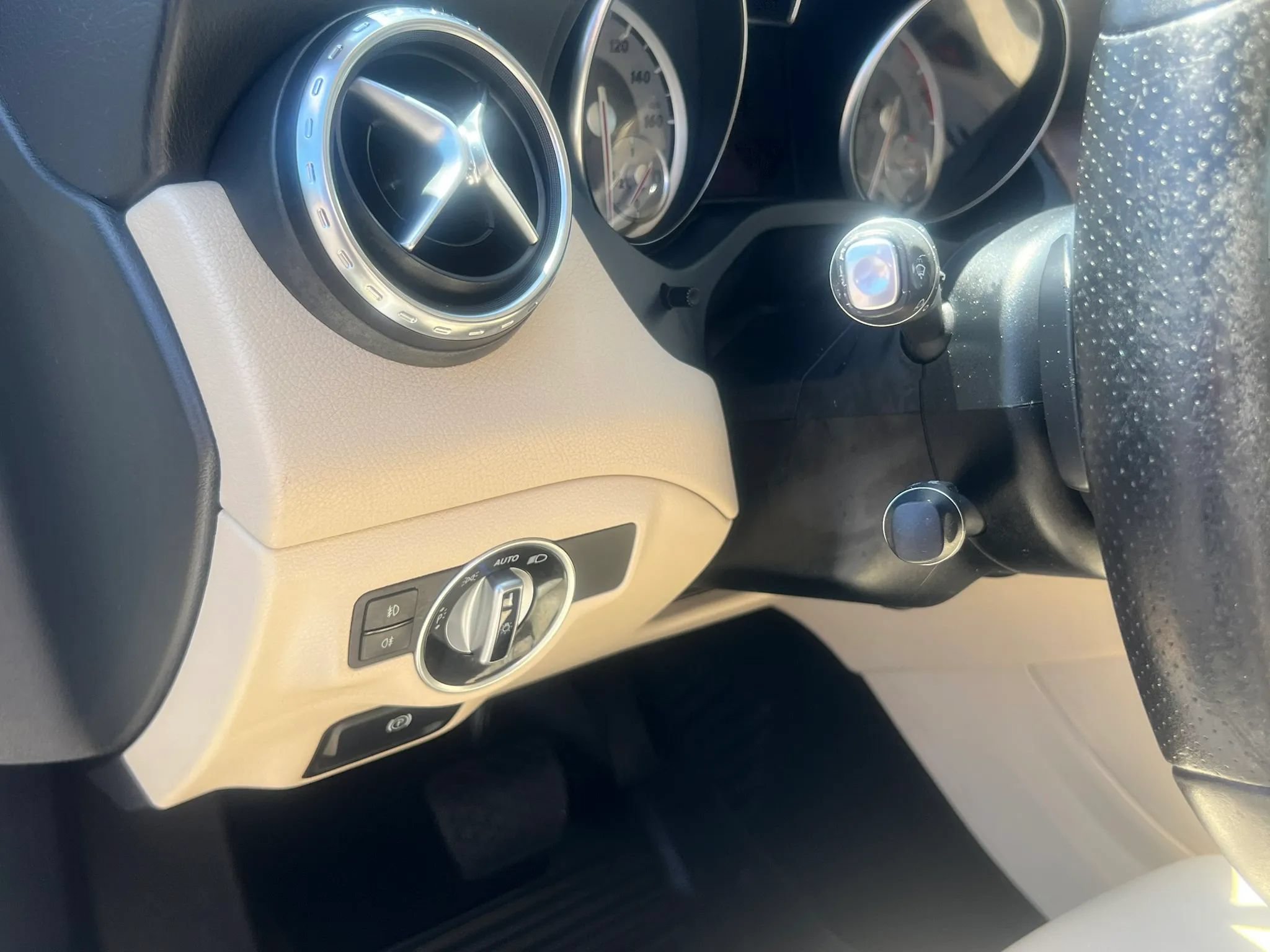 Used 2017 Mercedes-Benz GLA 250 4MATIC w/ Premium Package image 14