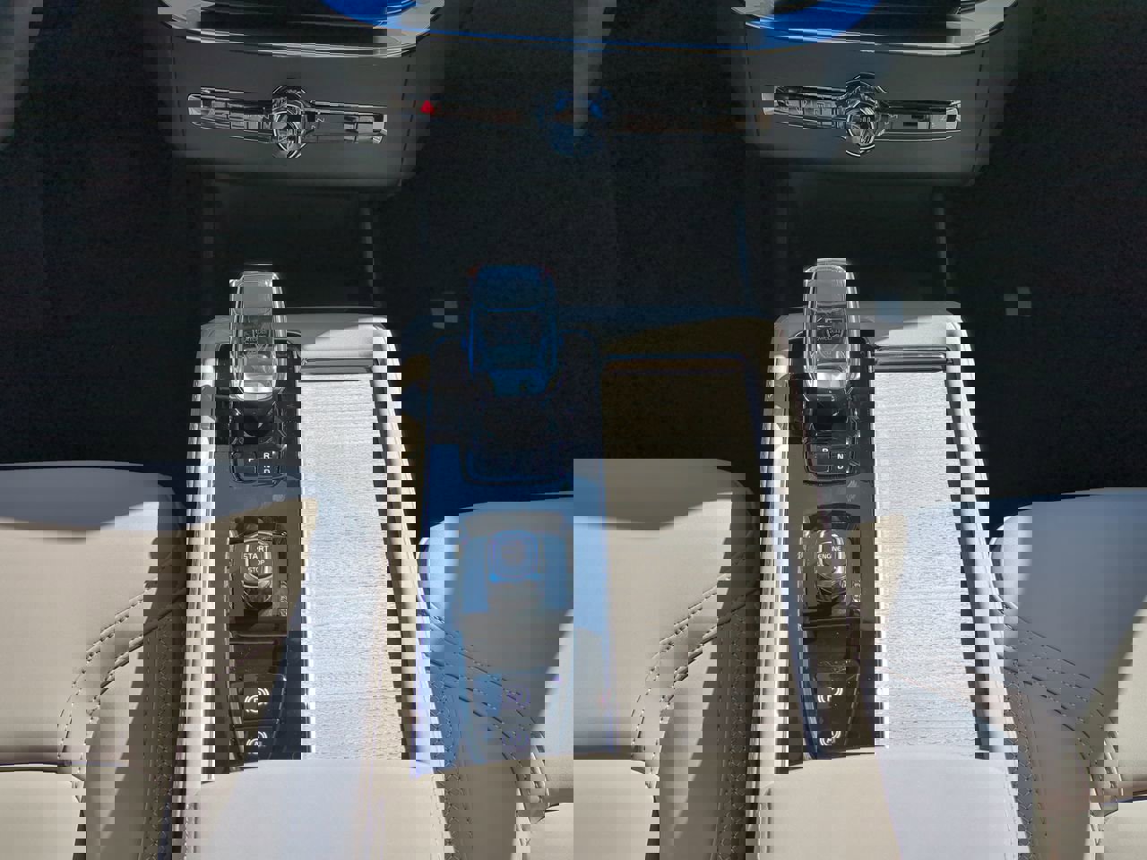 New 2026 Volvo XC90 B6 Plus image 17