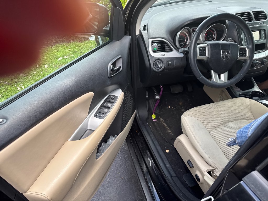 Used 2013 Dodge Journey SXT w/ Flexible Seating Group FWD image 5