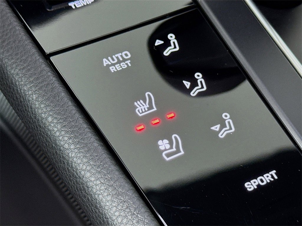 Used 2024 Porsche Macan image 21