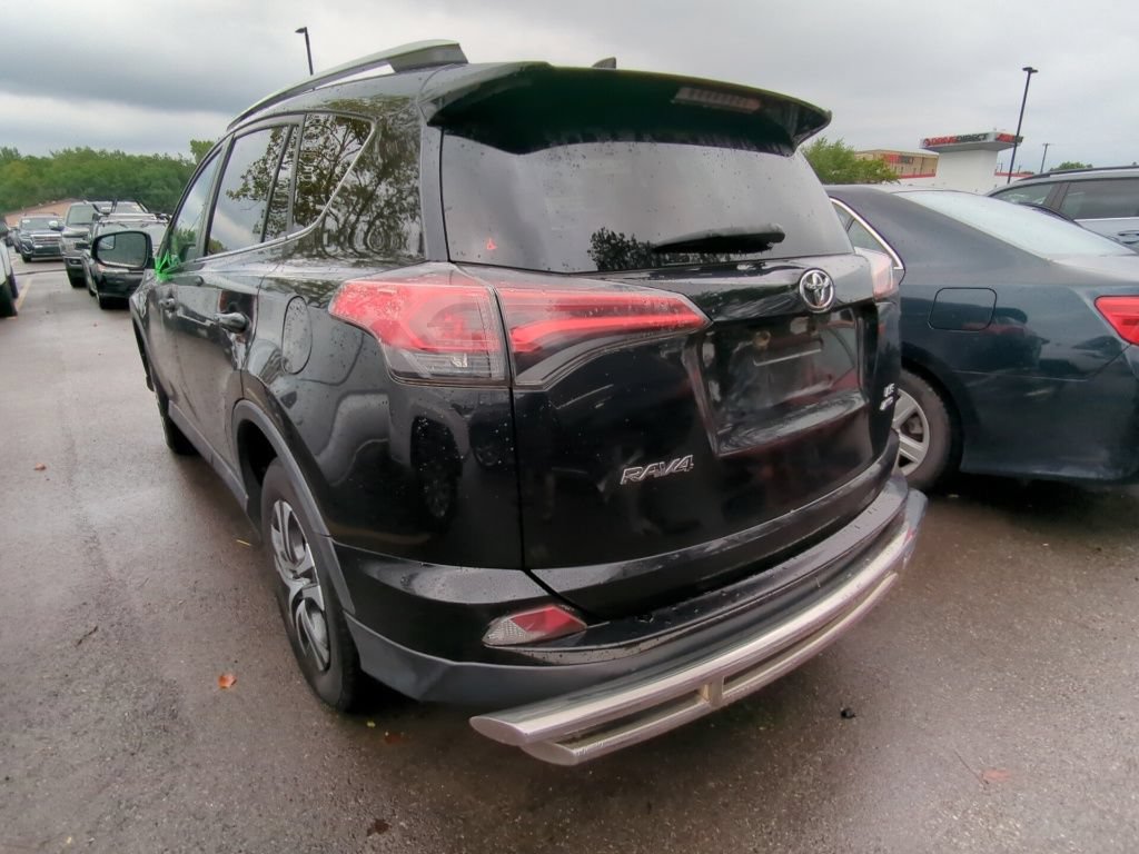 Used 2016 Toyota RAV4 LE AWD/4WD image 4