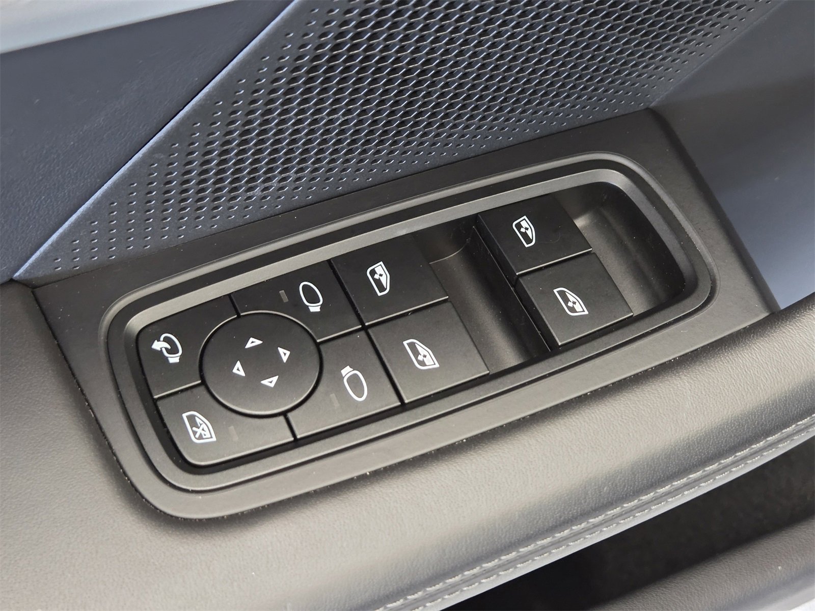 Used 2022 Porsche Taycan 4 Cross Turismo image 15