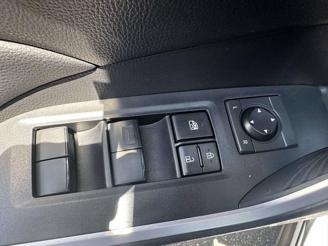 Used 2023 Toyota RAV4 LE AWD/4WD image 23