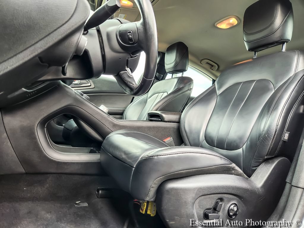 Used 2017 Chrysler 200 Limited Platinum FWD image 7