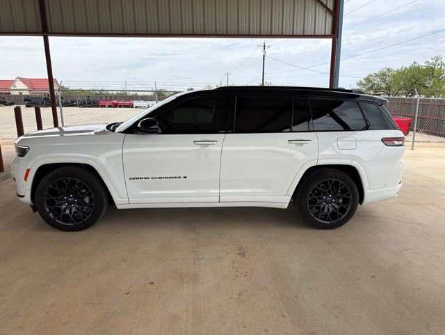 Used 2023 Jeep Grand Cherokee L Summit AWD/4WD image 5