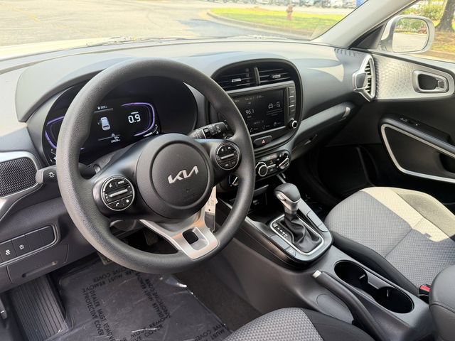 Certified 2025 Kia Soul LX w/ LX Technology Package FWD image 15