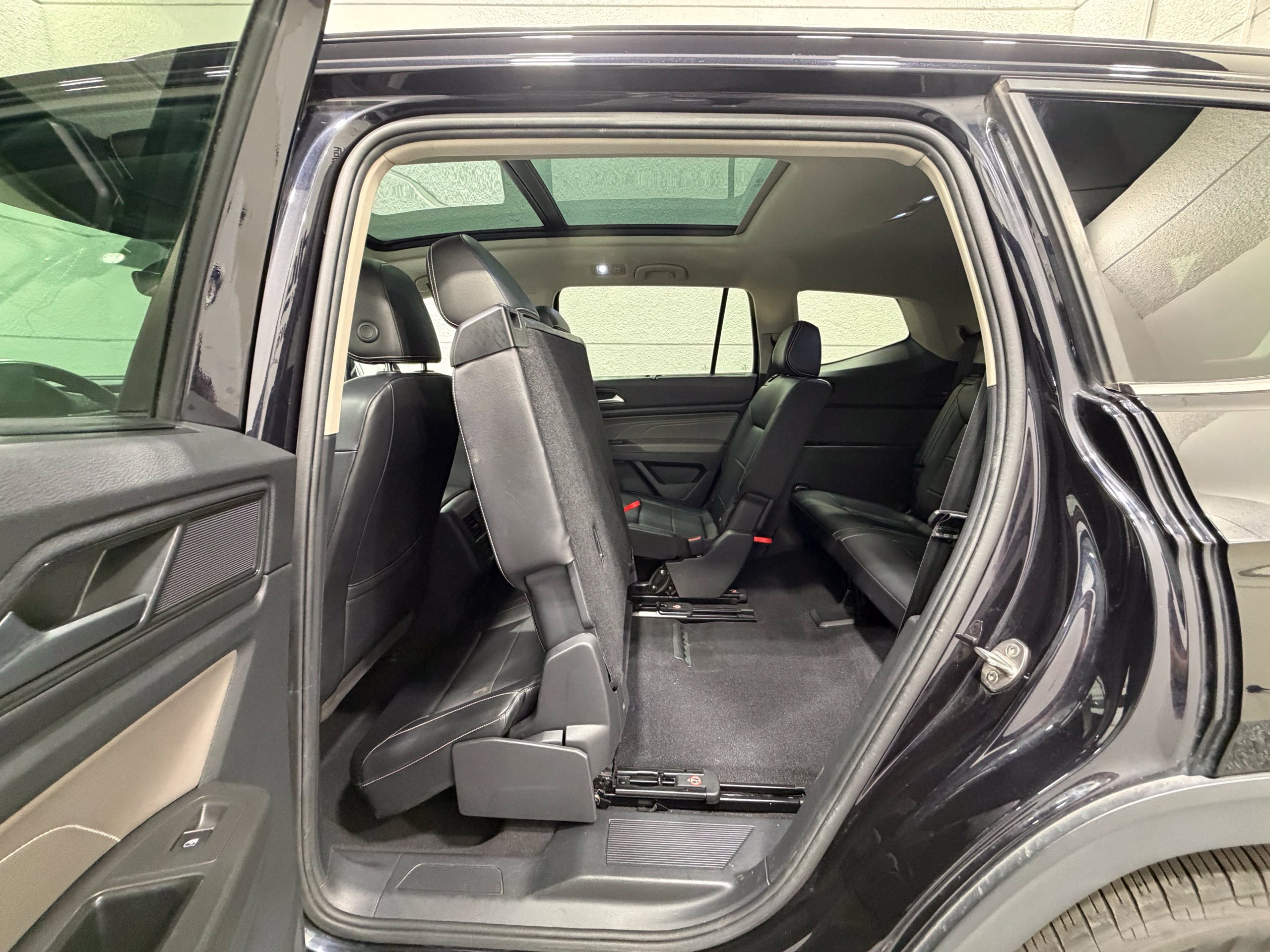 Used 2022 Volkswagen Atlas SE w/ Panoramic Sunroof Package AWD/4WD image 24