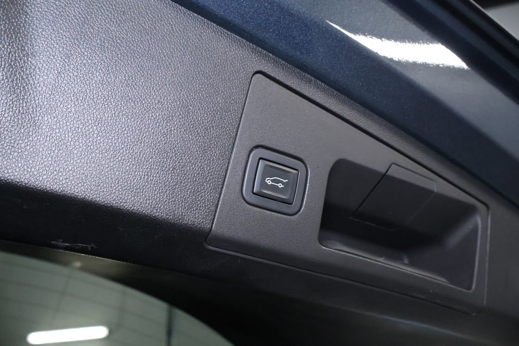 Used 2019 Cadillac XT4 Premium Luxury w/ Driver Awareness Package image 18