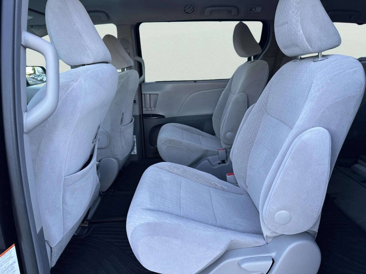 Used 2017 Toyota Sienna LE AWD/4WD image 10