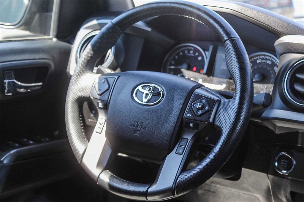 Used 2022 Toyota Tacoma TRD Sport w/ Technology Package image 15