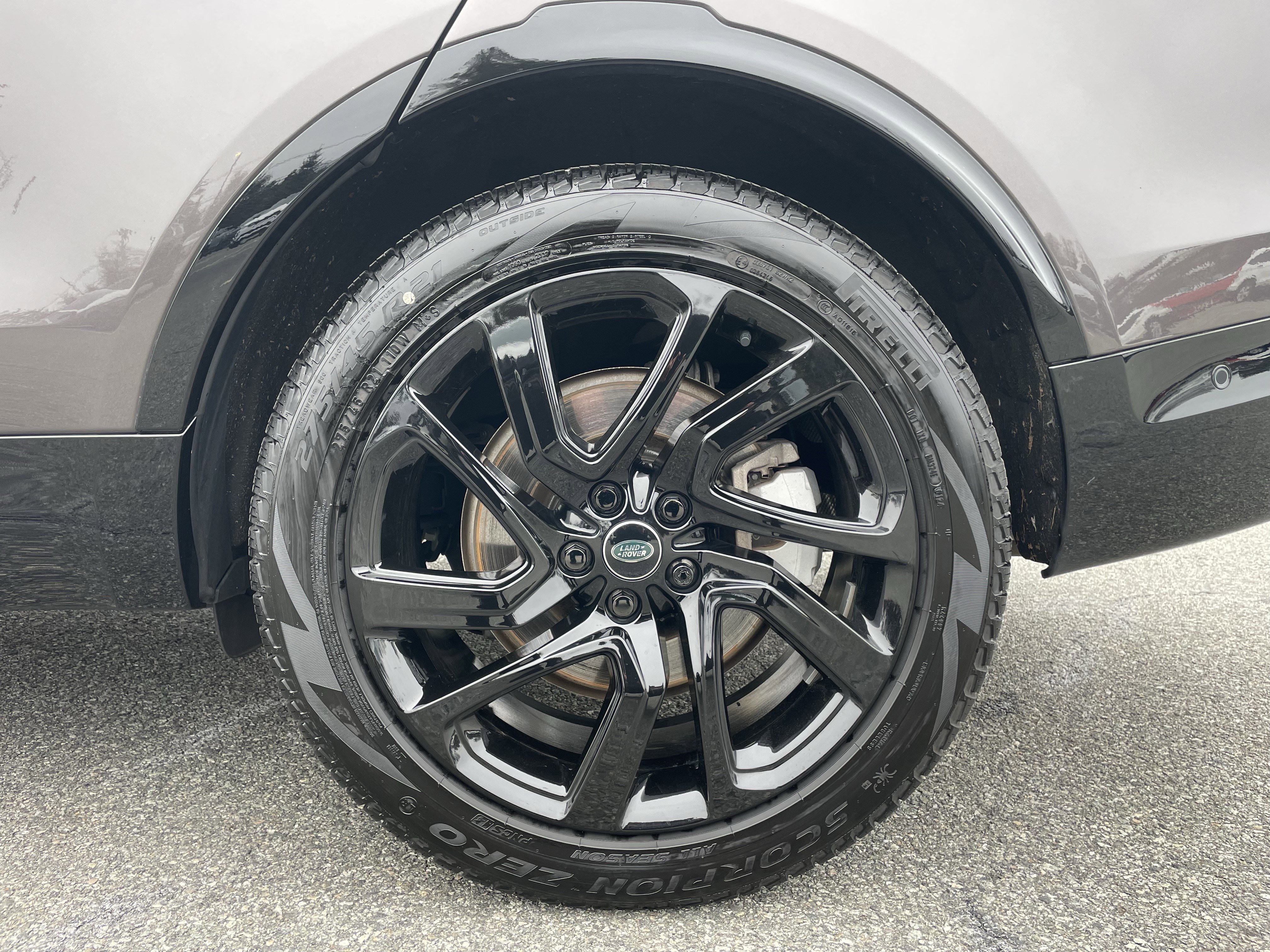 Certified 2024 Land Rover Discovery Dynamic SE image 10