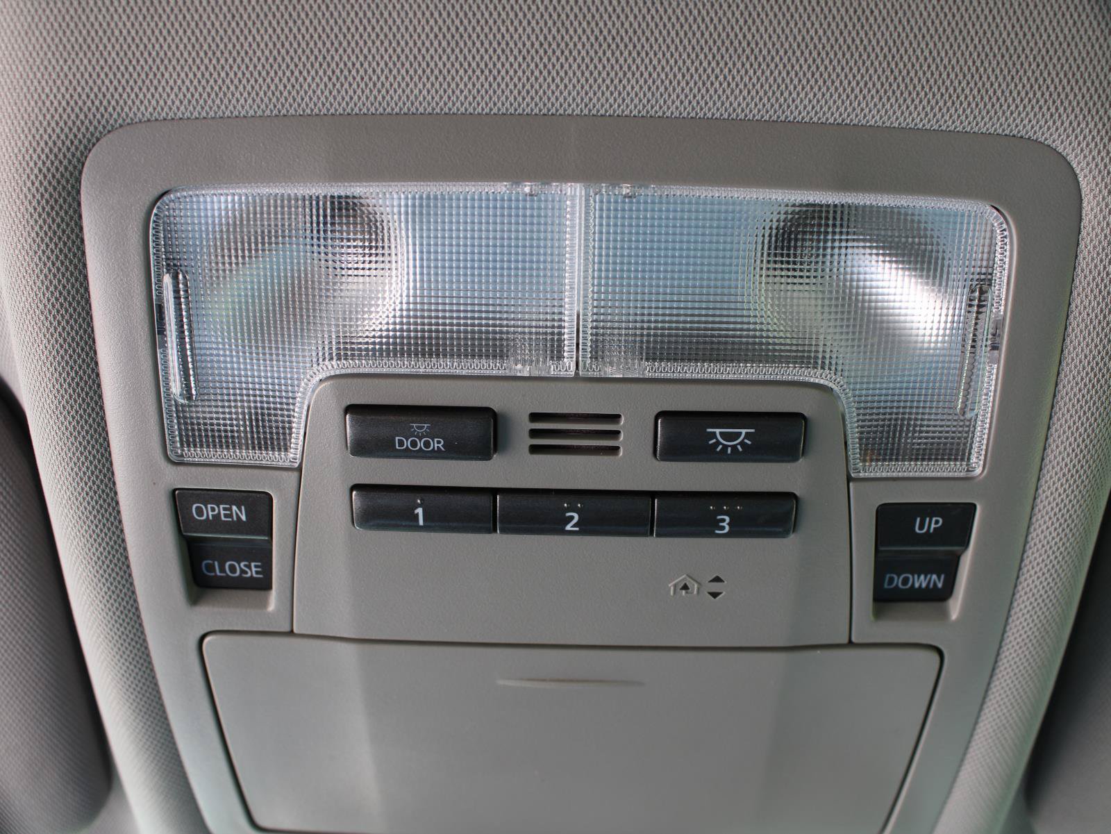 Used 2019 Toyota Highlander XLE AWD/4WD image 12