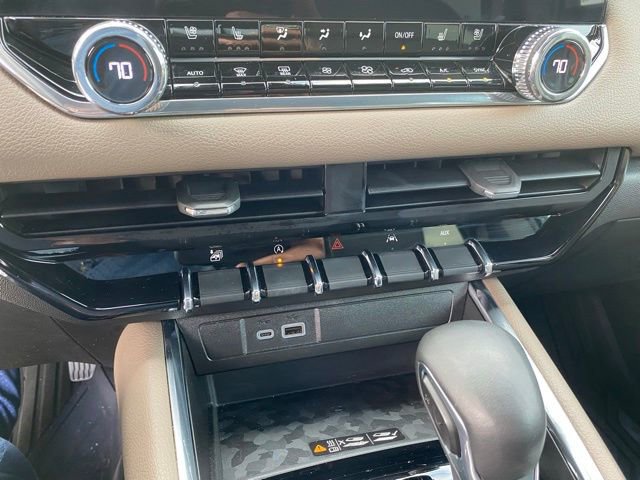 Used 2024 GMC Canyon Denali image 36