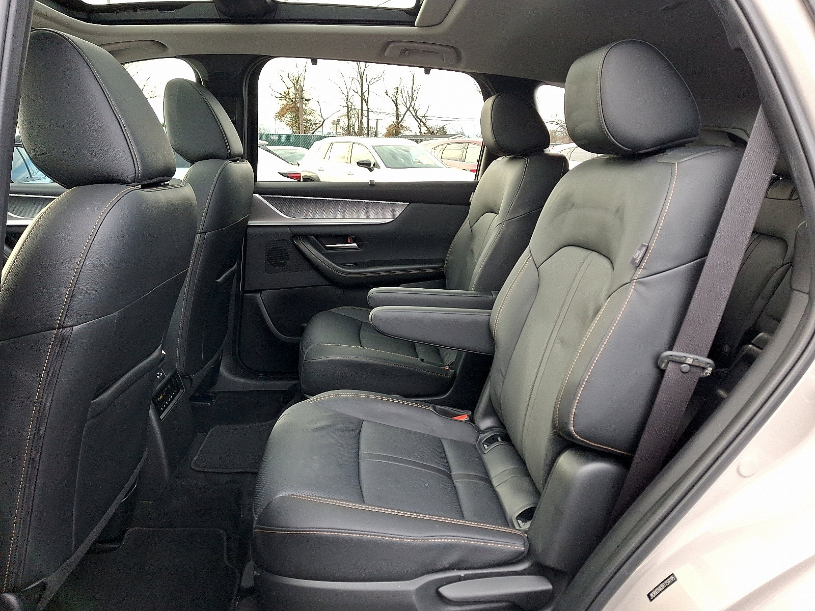 Certified 2024 MAZDA CX-90 Plug-In Hybrid w/ Premium Pkg image 11