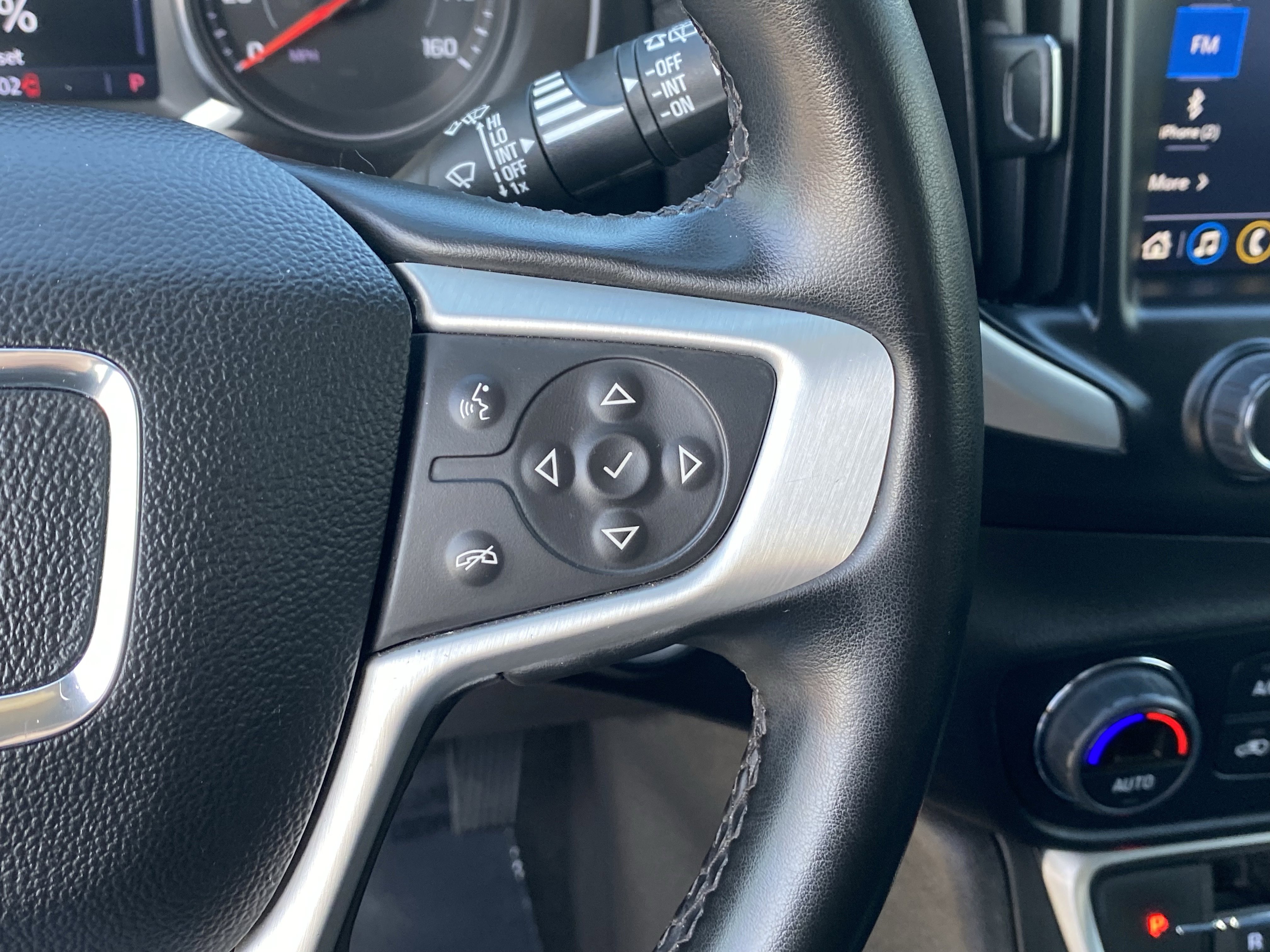 Used 2023 GMC Terrain SLT image 27