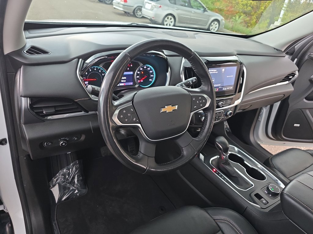 Used 2021 Chevrolet Traverse Premier w/ Redline Edition image 17