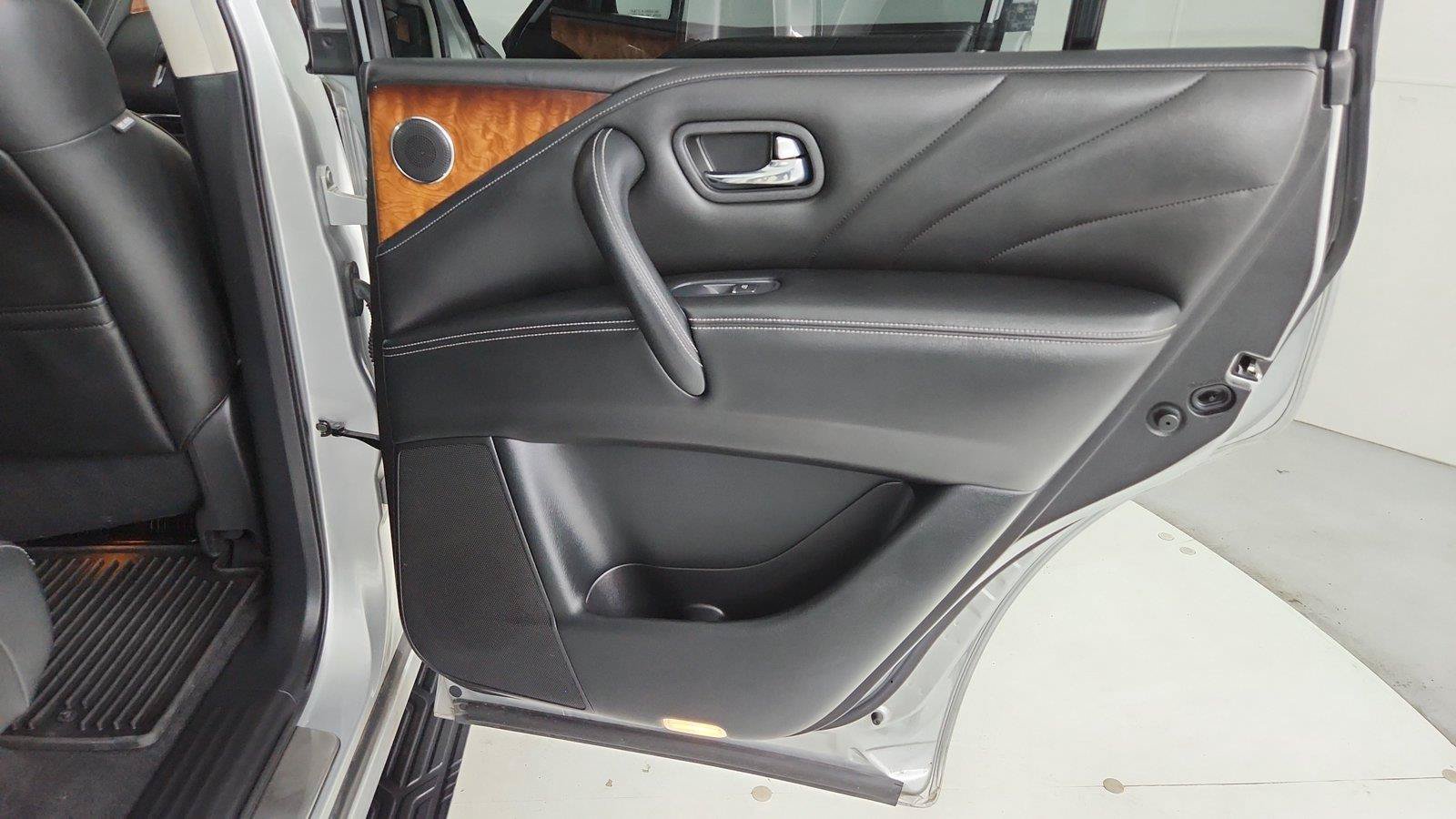 Used 2016 INFINITI QX80 4WD w/ Deluxe Technology Package image 31