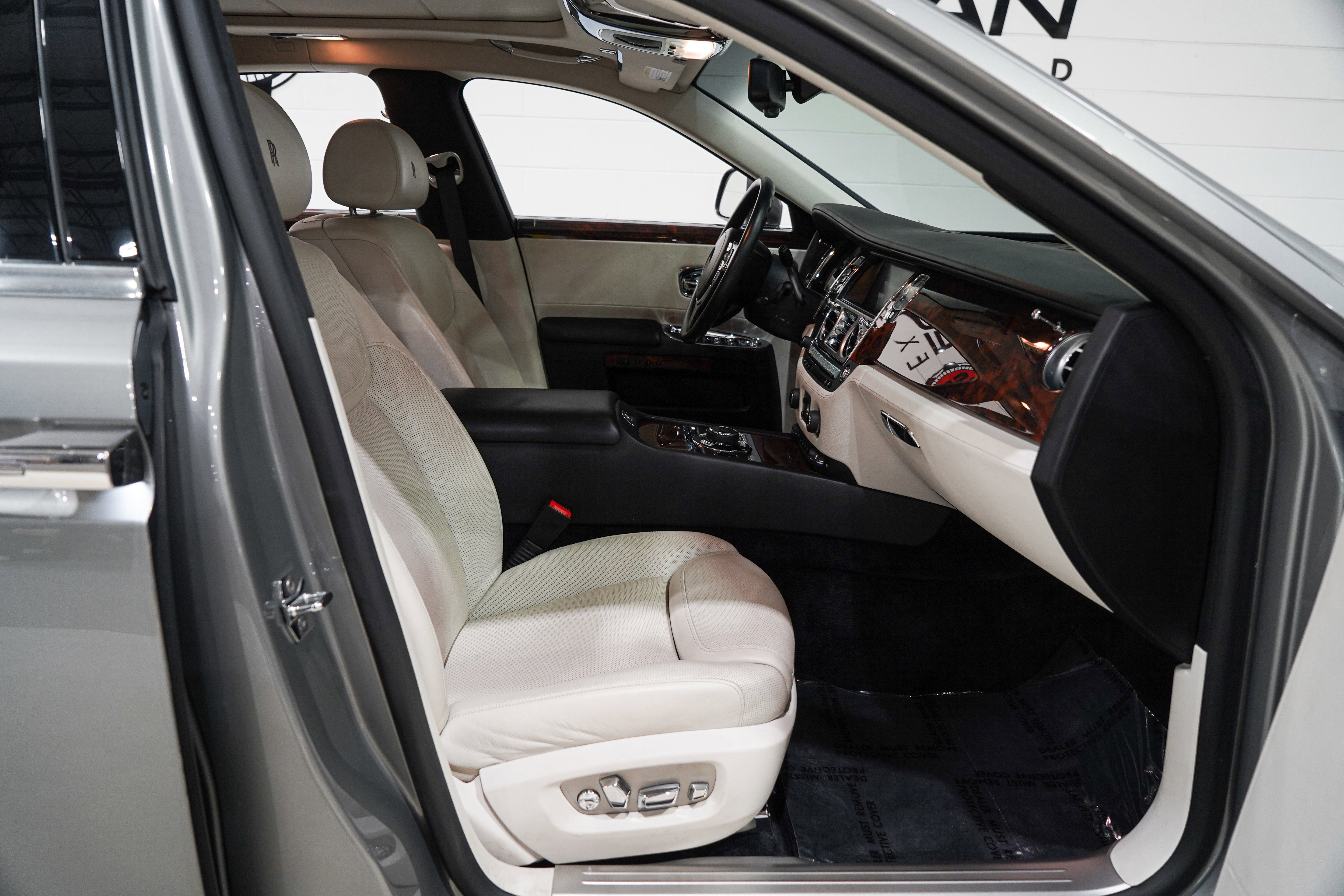 Used 2015 Rolls-Royce Ghost RWD image 14