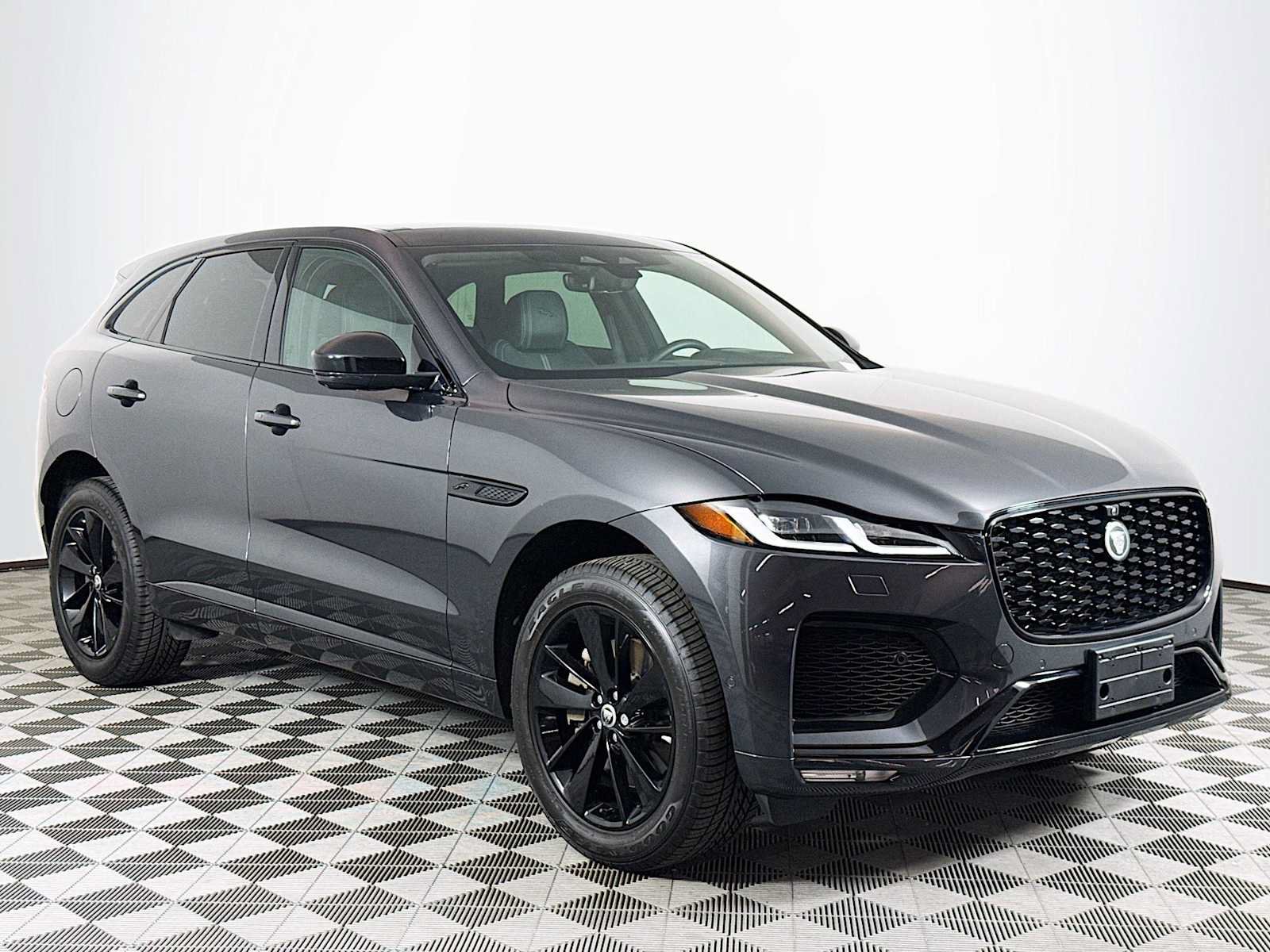 Used 2026 Jaguar F-PACE R-Dynamic S AWD/4WD image 3