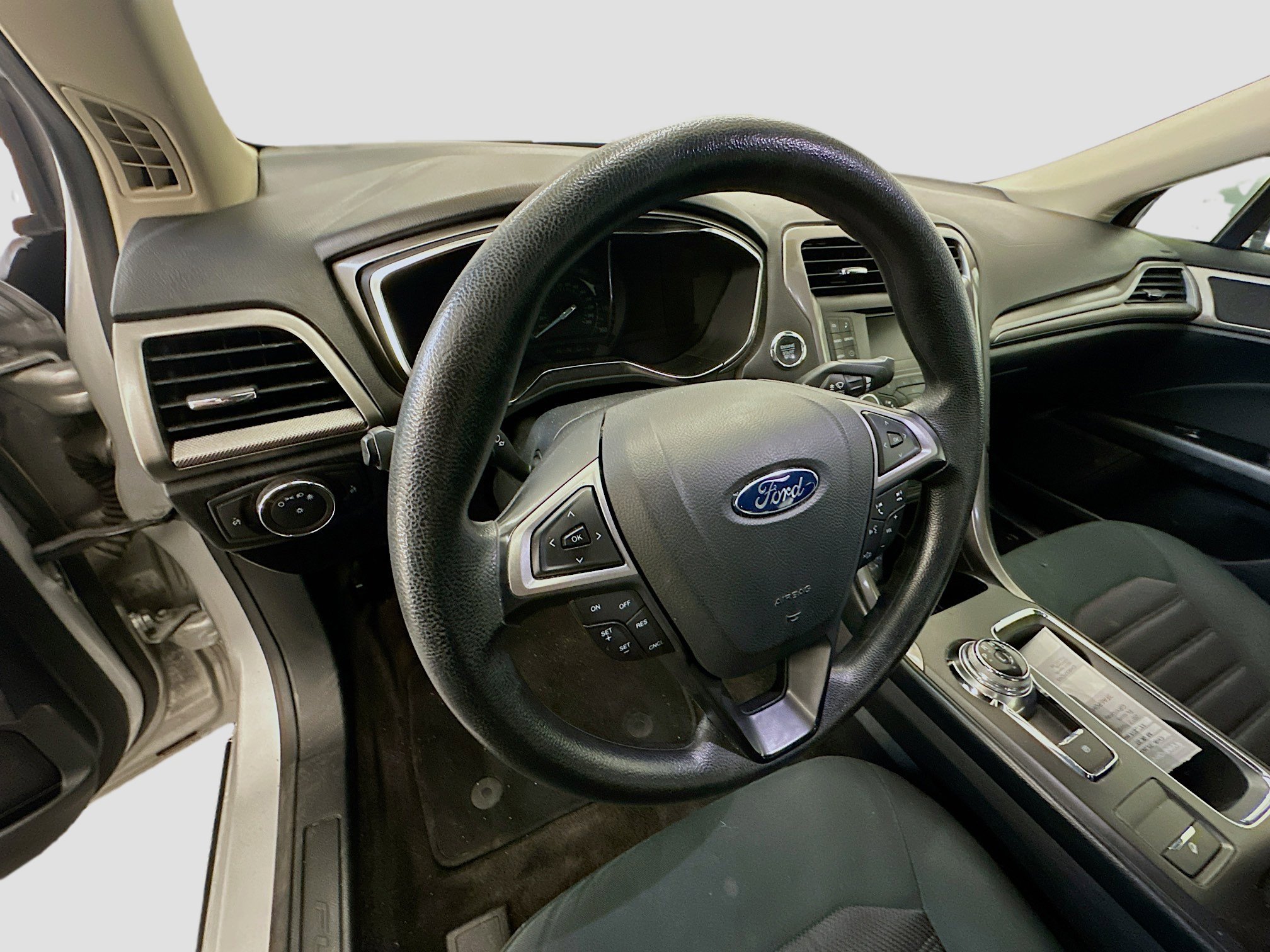 Used 2017 Ford Fusion SE image 18