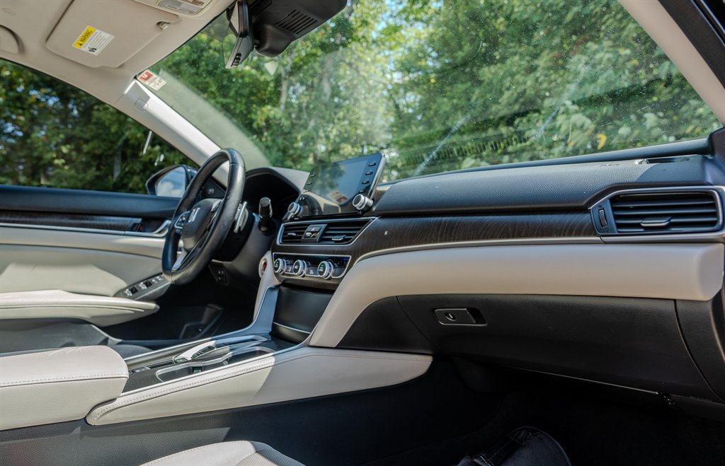 Used 2018 Honda Accord Touring image 33